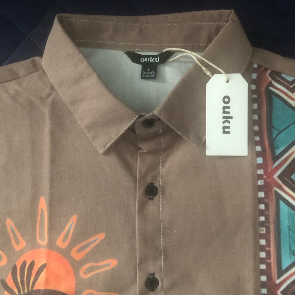 Ouku Men’s Brown Short-Sleeve Button-Down Shirt with Orange Graphic - Picture 2 of 3
